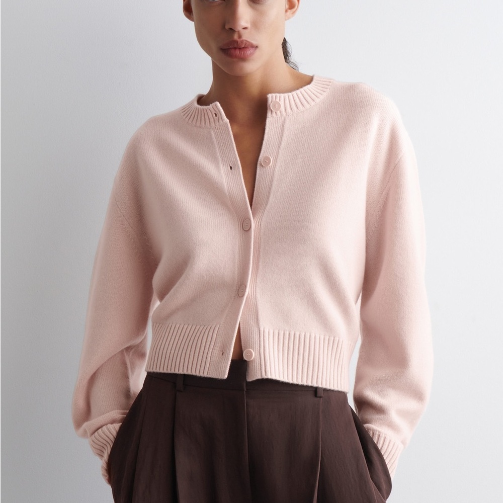 COS Merino Wool Cardigan pink
Size XS